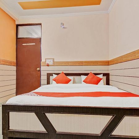 Oyo Park View Guest House Near Edm Mall New Delhi Exterior photo