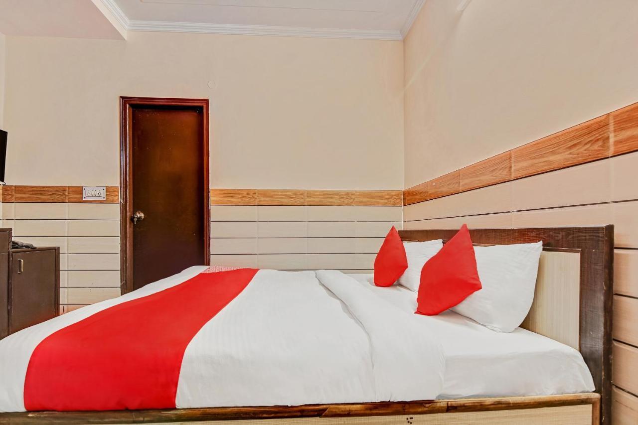 Oyo Park View Guest House Near Edm Mall New Delhi Exterior photo