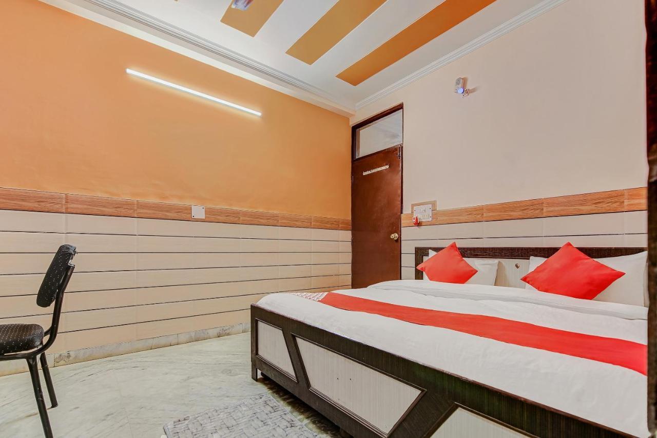 Oyo Park View Guest House Near Edm Mall New Delhi Exterior photo