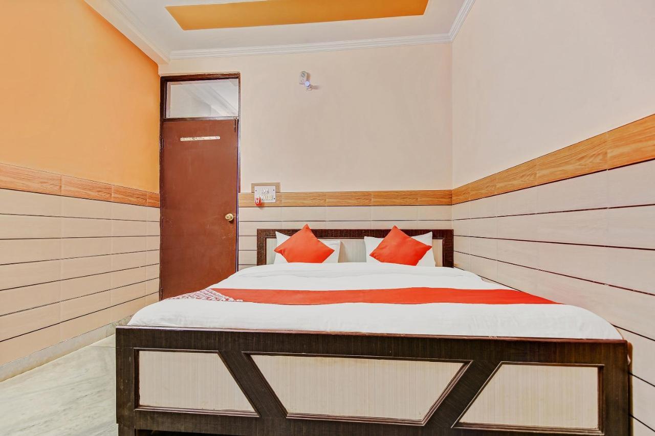 Oyo Park View Guest House Near Edm Mall New Delhi Exterior photo