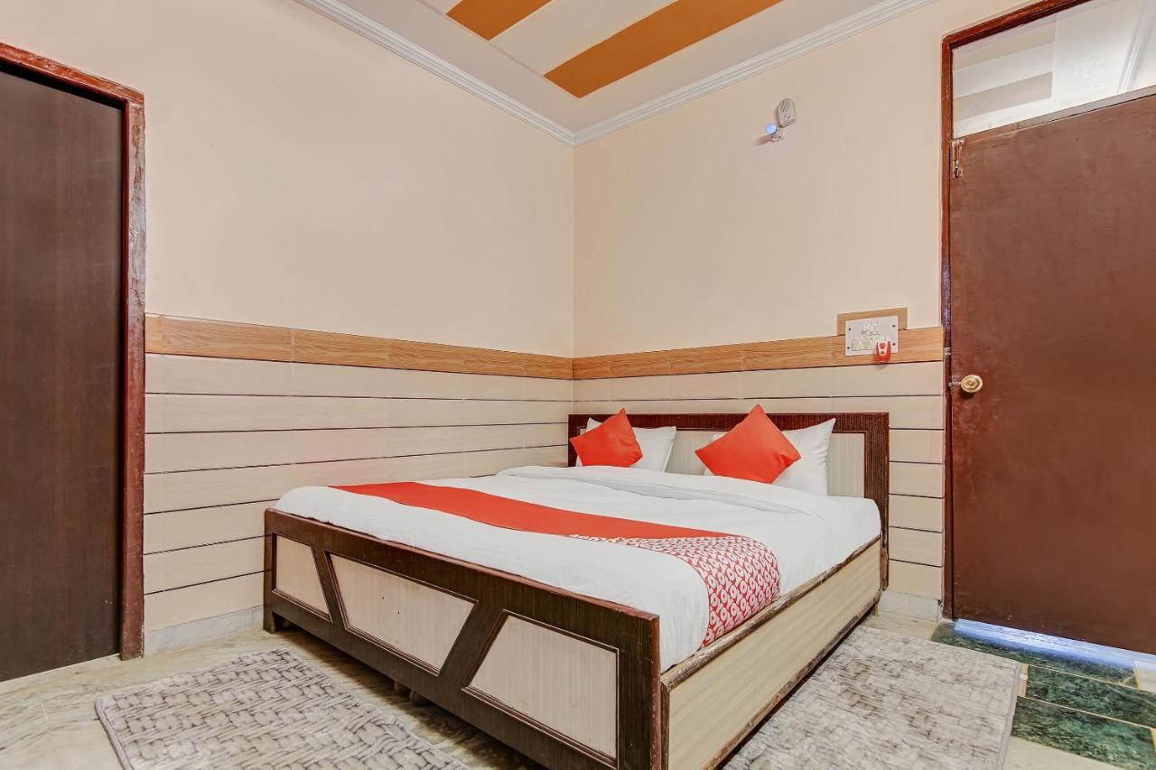 Oyo Park View Guest House Near Edm Mall New Delhi Exterior photo